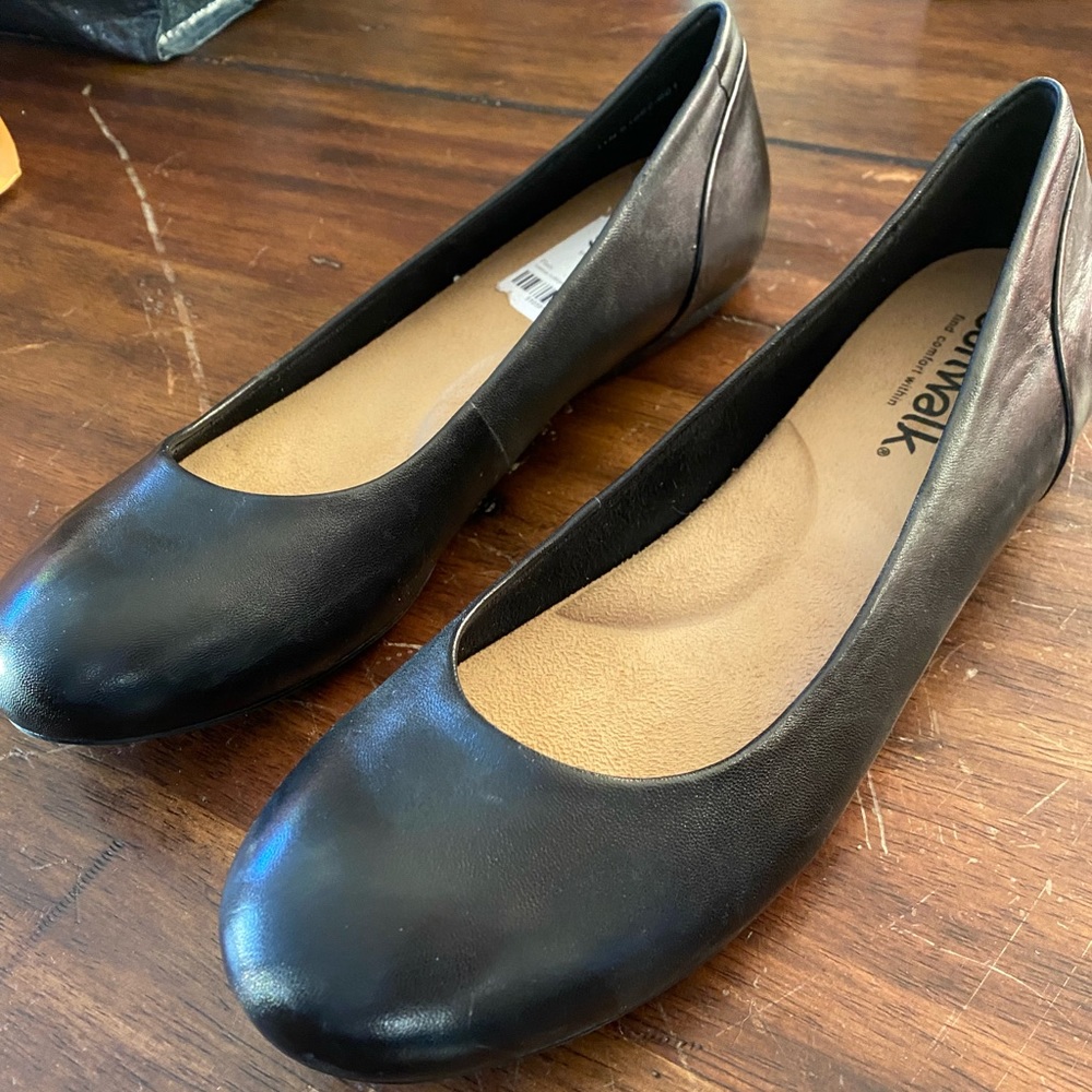 SoftWalk Sonoma black flats